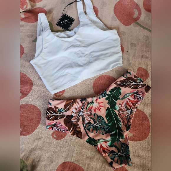 Zaful White Tank Bikini Top with Tropical Leaf Print Bottoms - Picture 2 of 3